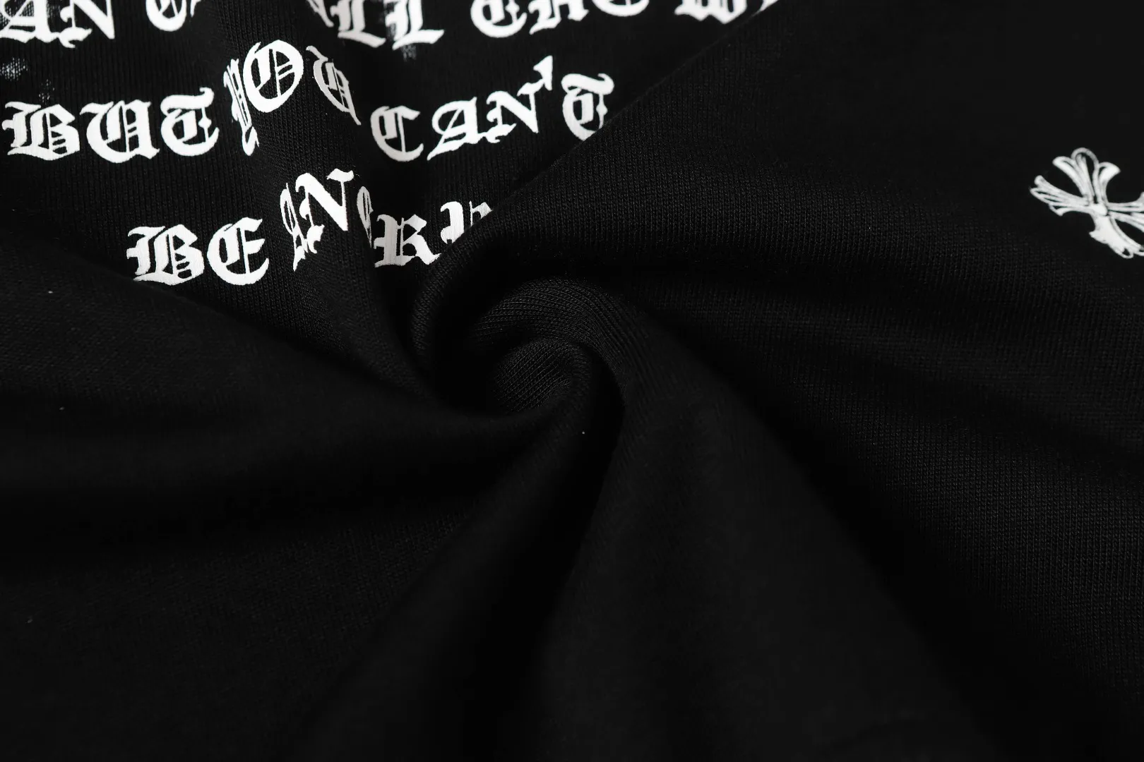 P170 Chrome Hearts* Chrome Hearts are made of 300g double yarn fabric, 1*1 Salona rib, imported digital front and rear white ink direct injection + laser appliqué embroidery, hand-nailed hardware accessories, loose version, same style for men and women. Color: Black White Size: XS S M L